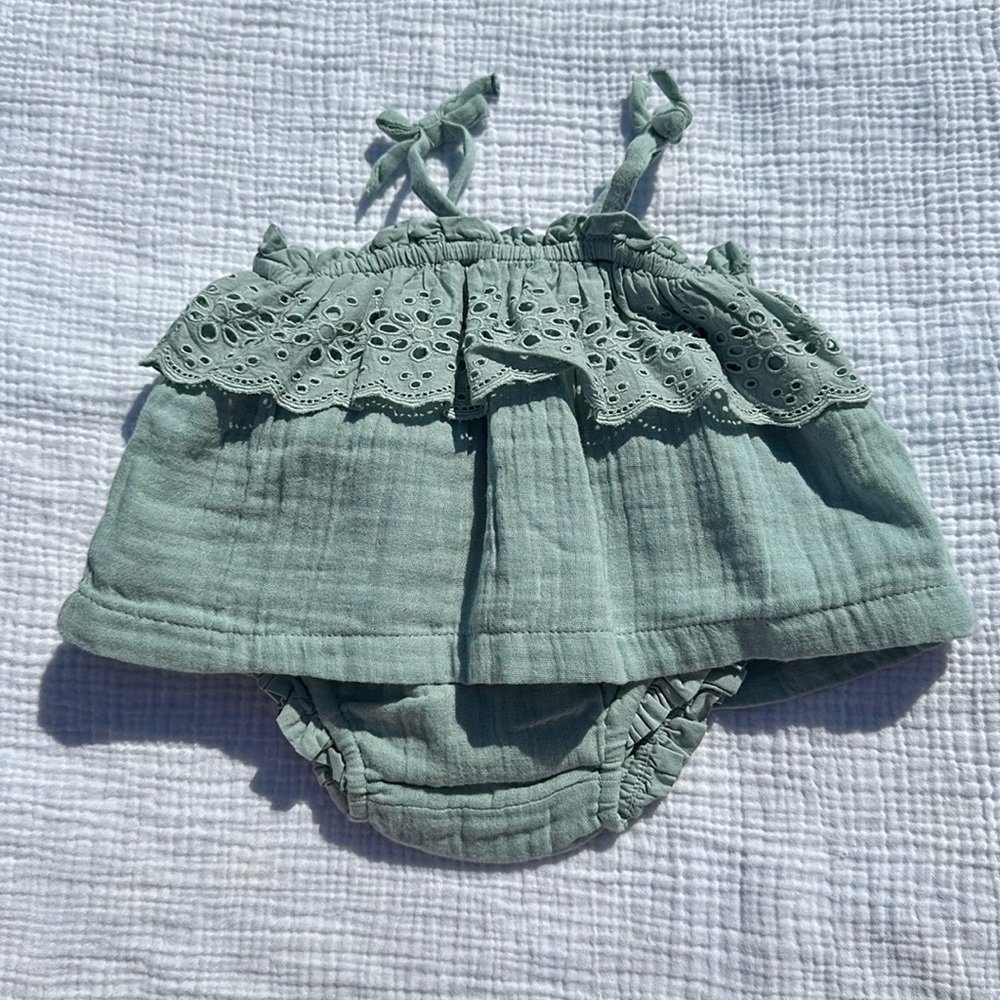 NWT Baby Gap Eyelet Lace Bloomer Set